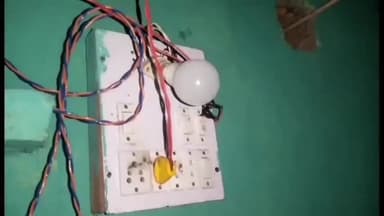 गुनौर: 132 केवी विद्युत लाइन में फ़ॉल्ट होने से जिले के विद्युत केंद्रों की सप्लाई हुई बंद, लोगों को हो रही परेशानी