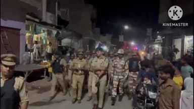 फिरोज़ाबाद: एसएसपी ने मोहल्ला सर्राफा बाजार में पैरा मिलिट्री फोर्स, थाना रामगढ, रसूलपुर, दक्षिण, उत्तर पुलिस संग किया फ्लैग मार्च