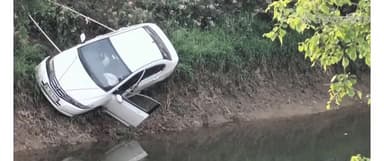 अरवल: अरवल लख के पास अनियंत्रित होकर पलटी कार, बाल-बाल बचे कार सवार