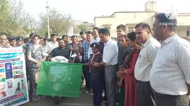 सीकर: डाक बंगला से दिव्यांग जनों ने निकाली ट्राई साइकिल रैली, आमजन से की निर्भीक होकर मतदान करने की अपील