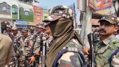 गोरखपुर: मुख्तार अंसारी की मौत के मद्देनजर जिला पुलिस जुम्मे की नमाज पर रही अलर्ट, शांतिपूर्ण ढंग से हुई नमाज