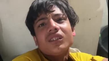 भरथना: निवाङी कलां में चोरी करते घर में घुसे चोर को गृहस्वामी ने रंगे हाथ पकड़ा, पुलिस को सौपा