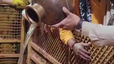 प्रयागराज: मशहूर भजन गायक कन्हैया मित्तल पहुंचे प्रयागराज,बड़े हनुमान मंदिर में विधि विधान से की पूजा-अर्चना