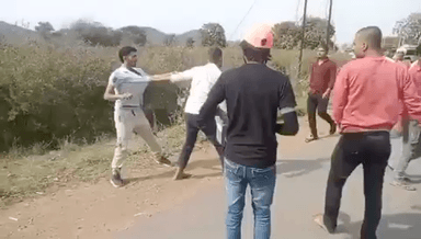 सिंगरौली: ग्राम बगदरा कला में कुछ लोगों ने दिनदहाड़े एक गाड़ी को रोककर लूटे ₹90 हजार व की मारपीट, पीड़ित ने एसपी से की शिकायत