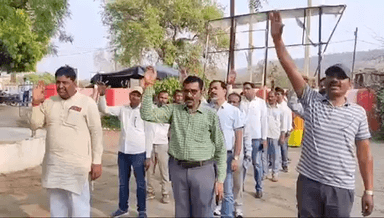 सिंगरौली: चितरंगी सीईओ ने स्वीप के तहत मतदाता जागरूकता को लेकर कर्मचारियों एवं नागरिकों को दिलाई शपथ