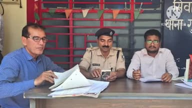 गुठनी: गुठनी थाना परिसर में भुमि विवाद से सबंधित जनता दरबार में एक मामले का किया गया निष्पादन व दो नया मामला दर्ज