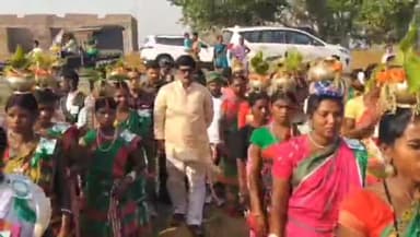 गोमिया: तुलबुल,आयोजित पंचायत स्तरीय बाहा सरहुल बोंगा पूजा महोत्सव में बतौर मुख्य अतिथि शामिल हुए अध्यक्ष योगेंद्र प्रसाद महतो