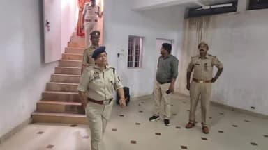 भदोही: वुडवर्ड पब्लिक स्कूल का एसपी ने किया पुलिस के ठहराव का निरीक्षण।