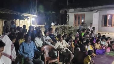 সোণাৰি: চৰাইদেউৰ ৯২ নং বুথত অনুষ্ঠিত বিজেপিৰ নিৰ্বাচনী সভাত উপস্থিত বিধায়ক ধৰ্মেশ্বৰ কোঁৱৰ