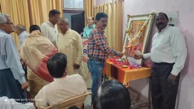 झांसी: झाँसी शहर मे रेलवे पेंशनर्स एसोसिएशन का होली मिलन समारोह का हुआ आयोजन