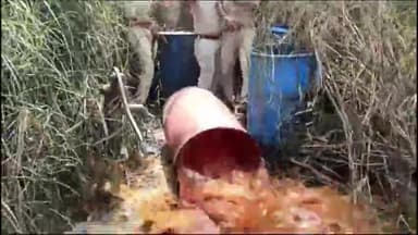 बरौली: बरौली-दियारा इलाके में उत्पाद विभाग की टीम ने छापेमारी कर 2,000 लीटर कच्ची शराब की नष्ट