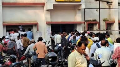 जमुई: प्रधान शिक्षक की बहाली को लेकर अनुभव प्रमाण पत्र बनवाने के लिए जिला शिक्षा कार्यालय में शिक्षकों की उमड़ी भीड़