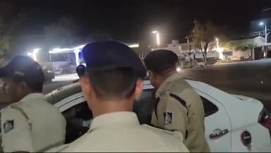 कटनी नगर: कुठला थाना पुलिस ने पन्ना मोड पर देर रात शहर पर प्रवेश करने वाले वाहनों की जांच।