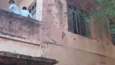 शहादा: म्युनिसिपल शाळेची जीर्ण झालेली इमारत दुरुस्ती करण्याची नगरपालिका प्रशासनाकडे निवेदनाद्वारे नागरिकांची मागणी