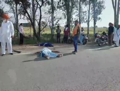 ਮੋਗਾ: ਲੁਧਿਆਣਾ ਰੋਡ 'ਤੇ ਪਿੰਡ ਚੂੜ ਚੱਕ ਦੇ ਕੋਲ ਇੱਕ ਤੇਜ਼ ਰਫਤਾਰ ਕਾਰ ਨੇ ਐਕਟਿਵਾ ਨੂੰ ਮਾਰੀ ਟੱਕਰ, ਦੋ ਵਿਅਕਤੀਆਂ ਦੀ ਹੋਈ ਮੌਤ ਇੱਕ ਹੋਇਆ ਜ਼ਖਮੀ