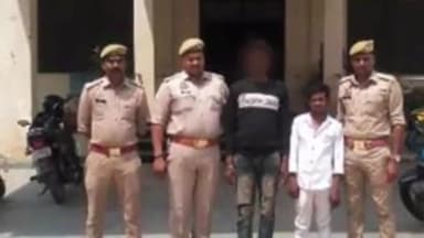 प्रयागराज: मीरापुर टिकरी रोड से दो अभियुक्तों को गिरफ्तार का कब्जे से आठ अवैध जिंदा देसी बम किया गया बरामद