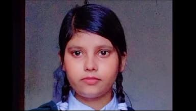 परिहार: सोनफी बिजली हाईस्कूल कोइरिया पिपरा की छात्रा रिचा भारती ने मैट्रिक परीक्षा में 465 अंक लाकर विद्यालय का नाम रौशन की है