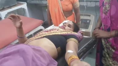 रामपुर: थाना सिविल लाइन क्षेत्र के नारायणपुर स्थित सड़क खराब होने की वजह से फिसली बाइक, बाइक पर बैठी मां-बेटी घायल