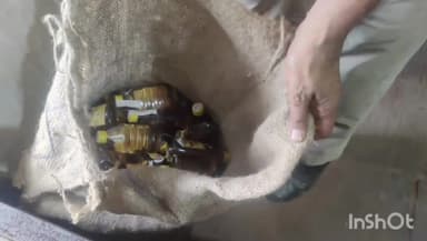 बटियागढ़: बटियागढ़ के नीमन तिराहे पर SST टीम व पुलिस ने पकड़ी 140 पाव अवैध देसी शराब