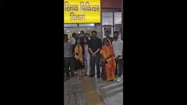 काशी विश्वनाथ मंदिर में कूलर में उतरा करेंट, 6 लोग आए चपेट, दो बालिकाएं शामिल