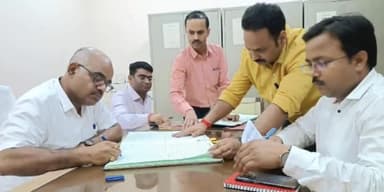 बागपत: DM जितेंद्र प्रताप सिंह ने कोषागार बागपत के डबल लॉक के अवशेषों का किया वार्षिक सत्यापन, दिए निर्देश