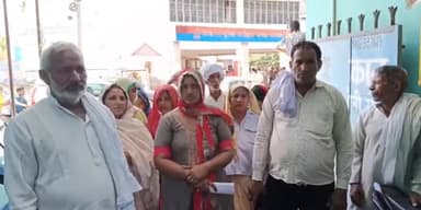 बागपत: खेड़ा इस्लामपुर मे महिला को तमंचे से गोली मारकर घायल करने के मामले मे फरार आरोपितों की गिरफ्तारी की मांग, SP से की शिकायत