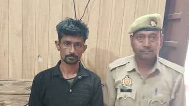 रामपुर: सिविल लाइन क्षेत्र से पुलिस ने एक युवक को शराब की 40 बोतल के साथ गिरफ्तार कर कोर्ट में पेश किया, कोर्ट ने भेजा जेल