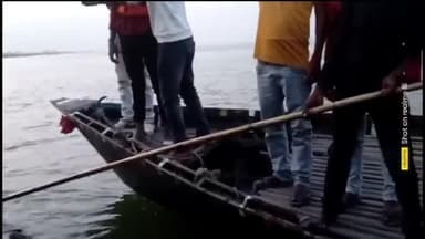 साहिबगंज: साहिबगंज ओझा टोली गंगा घाट में मालवाहक जहाज ने नाव को मारा टक्कर हुआ क्षतिग्रस्त लाखों की नुकसान |