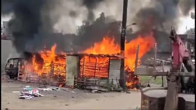 डेहरी: डिलिया स्थित सोलंकी इंटरप्राइजेज के कार्यालय में लगी भीषण आग,कागजात, लैपटॉप सहित नगदी जल कर हुए खाक