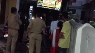 प्रयागराज: जवाहरलाल नेहरू रोड पर मकान के तीसरी मंजिल पर AC में शॉर्ट सर्किट से लगी आग,फायर ब्रिगेड ने आग पर पाया काबू