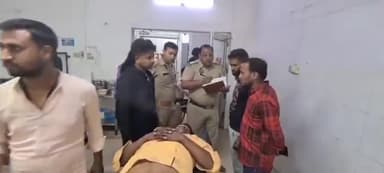 इटावा: सिविल लाइन क्षेत्र के नगला बाबा के पास पैदल जा रहे राहगीर को बाइक ने मारी टक्कर, बाइक सवार समेत दोनो घायल