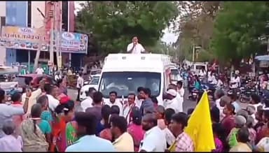 முசிறி: முசிறி நகரின் பல்வேறு பகுதிகளில் பாஜக கூட்டணி பாரிவேந்தருக்கு அவரது மகன் மற்றும் சின்னத்திரை நடிகர் தீவிர பிரச்சாரம்