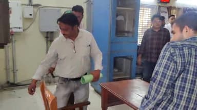 अनूपगढ़: रेलवे के अधिकारियों ने अनूपगढ़ रेलवे स्टेशन पर विद्युतीकरण को लेकर किया निरीक्षण, जांची व्यवस्थाएं