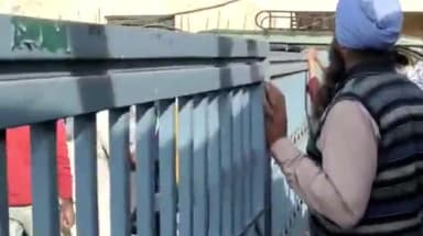 ਮੋਗਾ: ਅਨਾਜ ਮੰਡੀ ਵਿੱਚ ਸਵੇਰੇ ਹੀ ਪਿਆ ਠੇਕੇਦਾਰ ਅਤੇ ਸਬਜ਼ੀ ਵਿਕਰੇਤਾ ਦੇ ਵਿੱਚ ਰੌਲਾ, ਮੰਡੀ ਦਾ ਗੇਟ ਕੀਤਾ ਗਿਆ ਬੰਦ