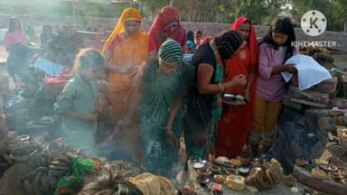 बसेड़ी: नादनपुर कस्बे में शीतला माता मंदिर पर महिलाओं ने की पूजा अर्चना, बासी पकवान का लगाया भोग, रोग मुक्त रखने की की कामना