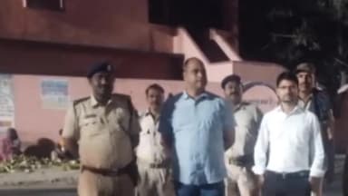 रघुनाथपुर: रघुनाथपुर प्रखंड विकास पदाधिकारी तथा अंचलाधिकारी ने लोकसभा चुनाव को लेकर चलाया वाहन चेकिंग अभियान