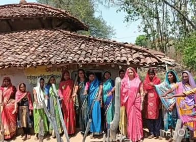 चितरंगी: मंगल दिवस पर आंगनवाड़ी केन्द्र में धात्री गर्भवती महिलाओं को दिलाई गई मतदान की शपथ