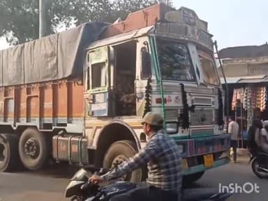 बल्देवगढ़: मुख्य बस स्टैंड पर बीच सड़क पर एक ट्रक अचानक हुआ खराब, 1 घंटे तक लगा रहा जाम