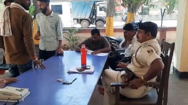 सासाराम: सासाराम नगर थाना की पुलिस ने शराब के नशे में हंगामा करते हुए एक व्यक्ति को किया गिरफ्तार