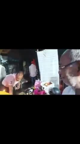 महर्षि विश्वामित्र फाउंडेशन के राष्ट्रीय संयोजक राजकुमार चौबे जी के आह्वान पर आयोजित भव्य गंगा आरती में शामिल होकर प्रसाद वितरण करते हुए साहब संयोजक रविराज#महर्षि विश्वामित्र फाउंडेशन@राजकुमार राज कुमार चौबे बक्सर रवि राज बक्सर, मिनी काशी #