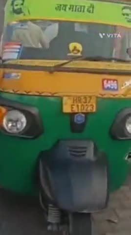 अम्बाला: प्रेम नगर में सड़क किनारे खड़ी कार को ऑटो ने मारी टक्कर डायल 112 पुलिस मौके पर पहुंची