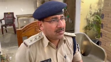 डुमरांव: तस्करी के लिए जा रहे 33 मवेशियों से लदे ट्रक की नया भोजपुर से बरामदगी के बाद प्रेस वार्ता हुई आयोजित, प्राथमिकी हुई दर्ज