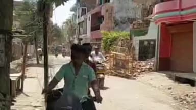 प्रयागराज: छोटा बघाड़ा में महाकुंभ 2025 को लेकर हो रहा सड़कों का चौड़ीकरण,खुद से अपना मकान तोड़ रहे लोग