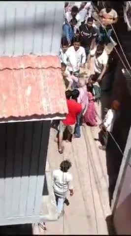 गोरखपुर: राजघाट थाना क्षेत्र के एक मोहल्ले में बुजुर्ग के साथ मारपीट करने का वीडियो हुआ वायरल