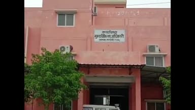 हरदोई: हरपालपुर सीएचसी के कर्मचारी के नृत्य का वीडियो सामने आने के बाद सीएमओ ने दिए जांच के आदेश