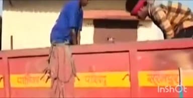 सूरजपुर: जिला अस्पताल और नगरपालिका का अमानवीय चेहरा आया सामने ,कचरा गाड़ी में किया लावारिस शव का परिवहन  ।