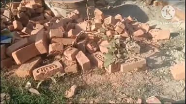 लकड़ी नबीगंज: मदारपुर दुर्गा मंदिर के समीप घटिया सामग्री लगाकर हो रहे यात्री सेड निर्माण कार्य ग्रामीणों ने किया विरोध