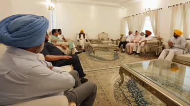 ਸੰਗਰੂਰ: ਸੀਐਮ ਭਗਵੰਤ ਮਾਨ ਨੇ ਸੰਗਰੂਰ ਹਲਕੇ ਦੇ ਵਿਧਾਇਕਾਂ ਅਤੇ ਲੋਕ ਸਭਾ ਦੇ ਉਮੀਦਵਾਰ ਮੀਤ ਹੇਅਰ ਨਾਲ  ਸ਼ਹਿਰ 'ਚ ਆਪਣੇ ਦਫਤਰ ਵਿਖੇ ਕੀਤੀ ਮੁਲਾਕਾਤ