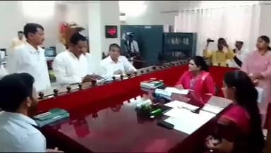 नरसिंहपुर: कलेक्ट्रेट में नाम निर्देशन के चौथे दिन 6 अभ्यर्थियों ने दाखिल किया नाम निर्देशन पत्र