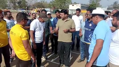 कटनी नगर: मतदाता जागरूकता अभियान को लेकर फॉरेस्टर प्लेग्राउंड में पत्रकार और प्रशासन के बीच क्रिकेट मैच का हुआ आयोजन